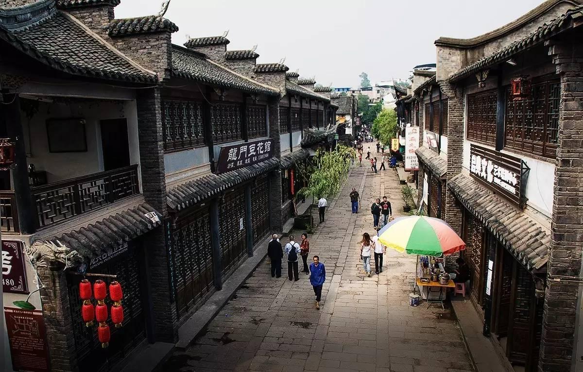男孩在女生耳边说话代表什么意思游戏画面